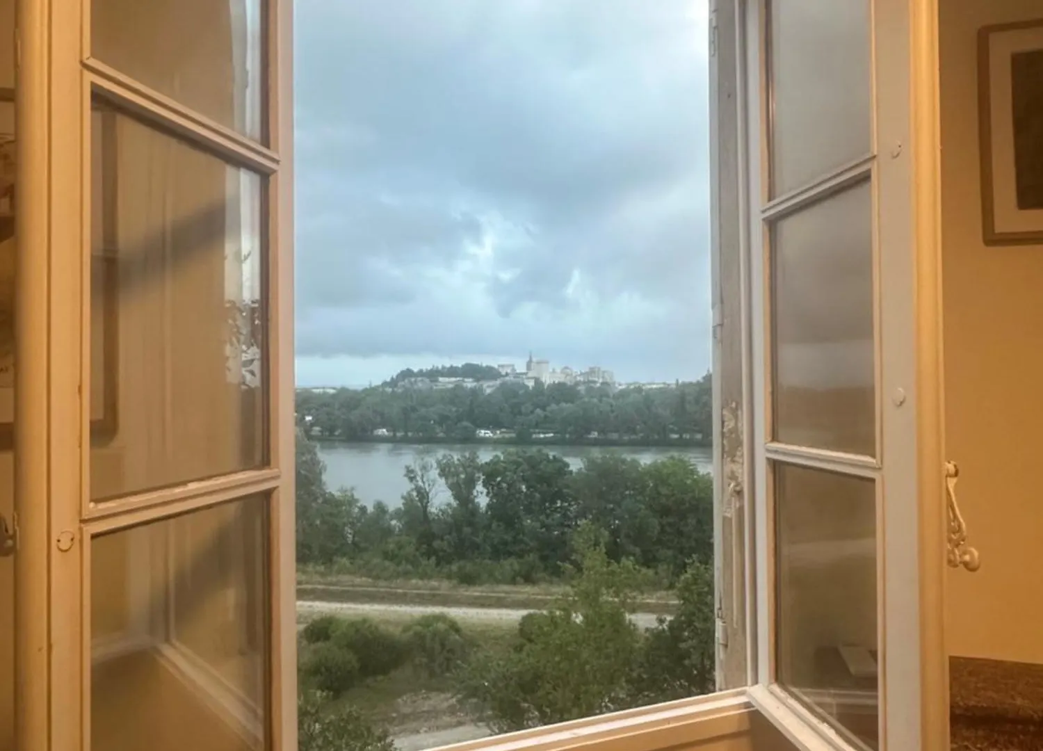 Hébergement de vacances Charmante Petite Maison Avec Vue Panoramique, En Centre Historique, Proche D'Avignon, Ancienne, Renovee, Climatisee, Terrasse, Parking Public Gratuit Villeneuve-lès-Avignon