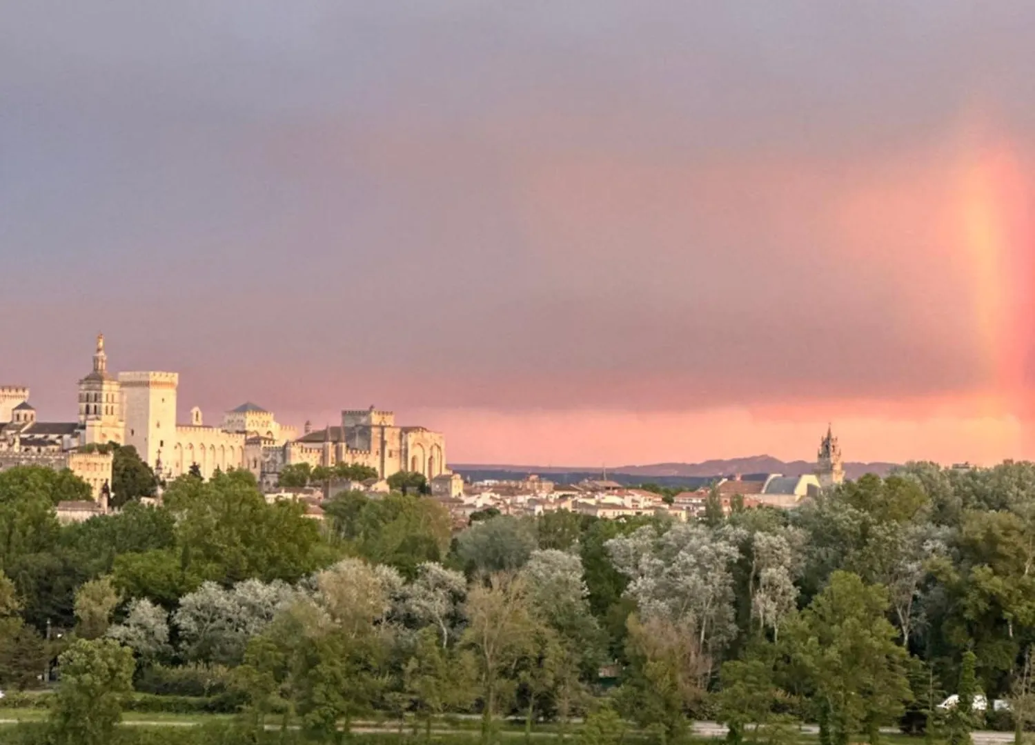 Hébergement de vacances Charmante Petite Maison Avec Vue Panoramique, En Centre Historique, Proche D'Avignon, Ancienne, Renovee, Climatisee, Terrasse, Parking Public Gratuit Villeneuve-lès-Avignon France