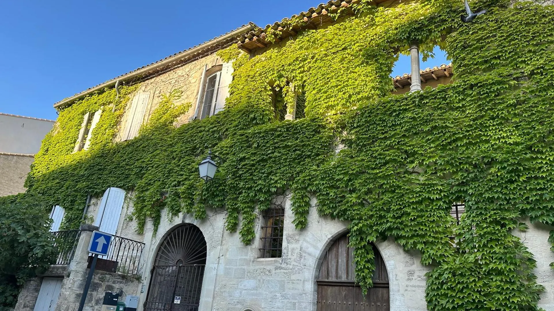 Charmante Petite Maison Avec Vue Panoramique, En Centre Historique, Proche D'Avignon, Ancienne, Renovee, Climatisee, Terrasse, Parking Public Gratuit Villeneuve-lès-Avignon Hébergement de vacances
