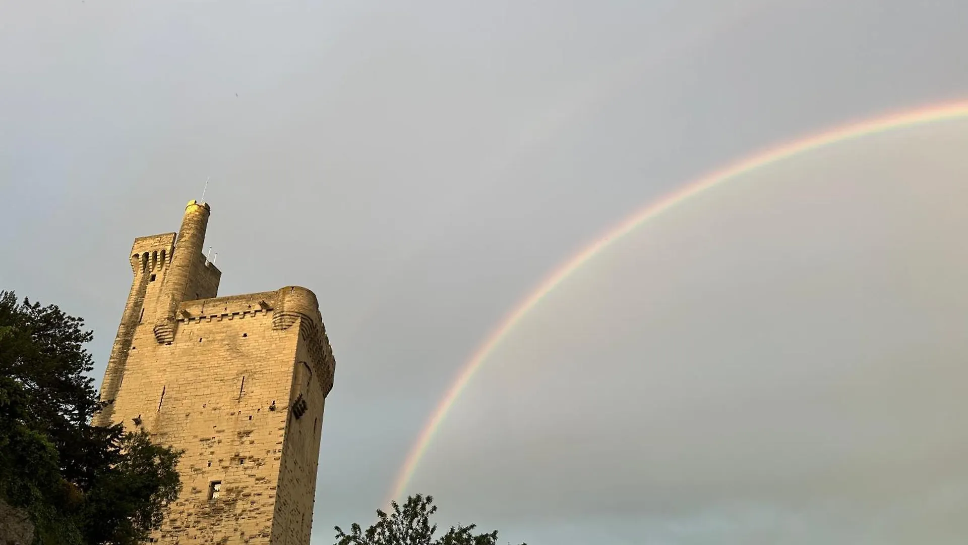 Hébergement de vacances Charmante Petite Maison Avec Vue Panoramique, En Centre Historique, Proche D'Avignon, Ancienne, Renovee, Climatisee, Terrasse, Parking Public Gratuit Villeneuve-lès-Avignon France