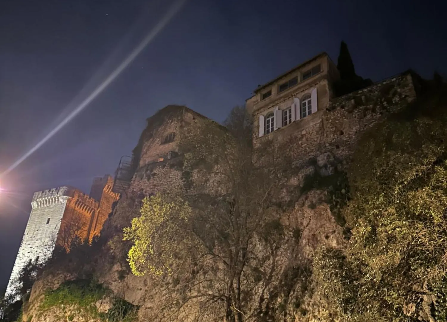 Charmante Petite Maison Avec Vue Panoramique, En Centre Historique, Proche D'Avignon, Ancienne, Renovee, Climatisee, Terrasse, Parking Public Gratuit Villeneuve-lès-Avignon Hébergement de vacances